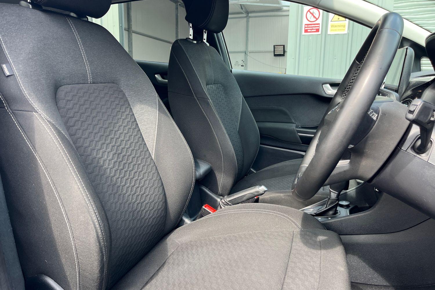 Ford FIESTA Photo 16