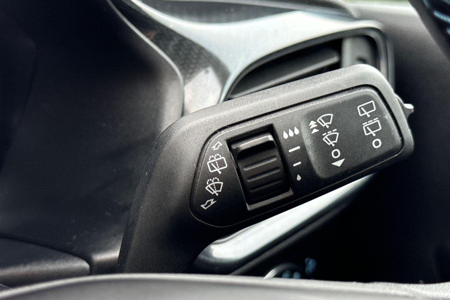 Ford FIESTA Photo 14
