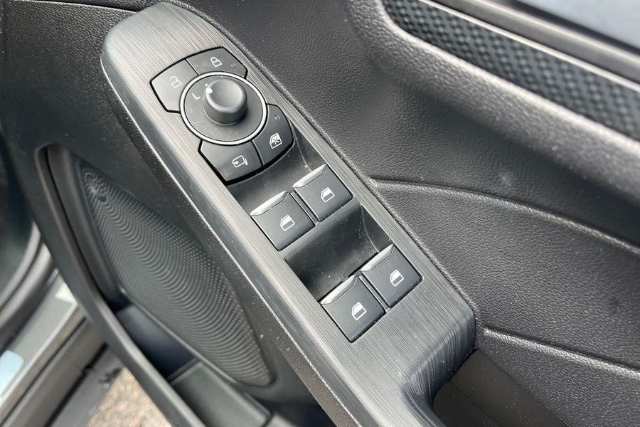 Ford Kuga Photo autoimg-347597cfcf1b415db81826713308fb1cc868dfa3.jpg