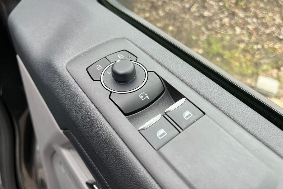 Used Ford TRANSIT CUSTOM WR75CYT 32