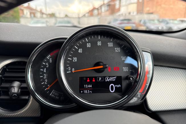 MINI Hatch Photo 15