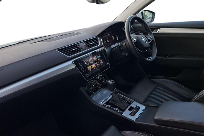 ŠKODA Superb Photo 2