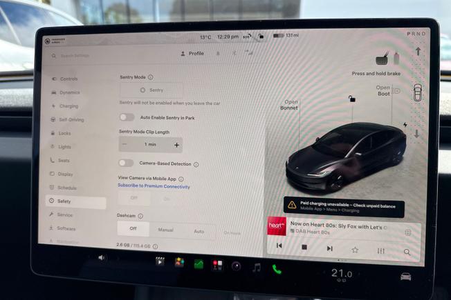 TESLA Model 3 Photo 35