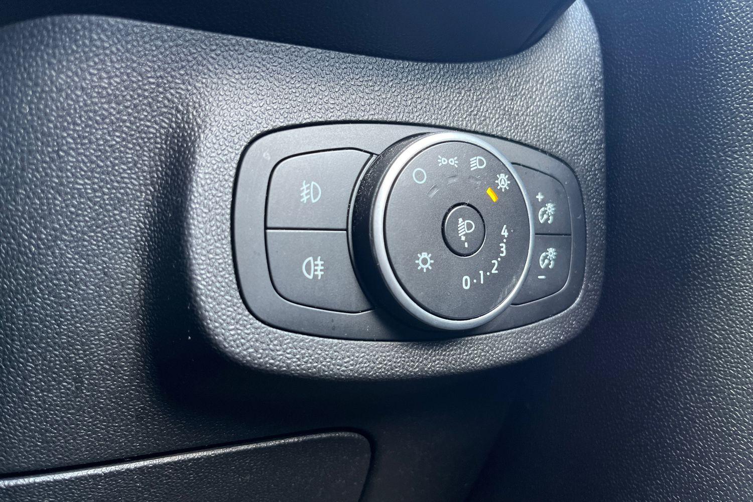 Ford FIESTA Photo 24