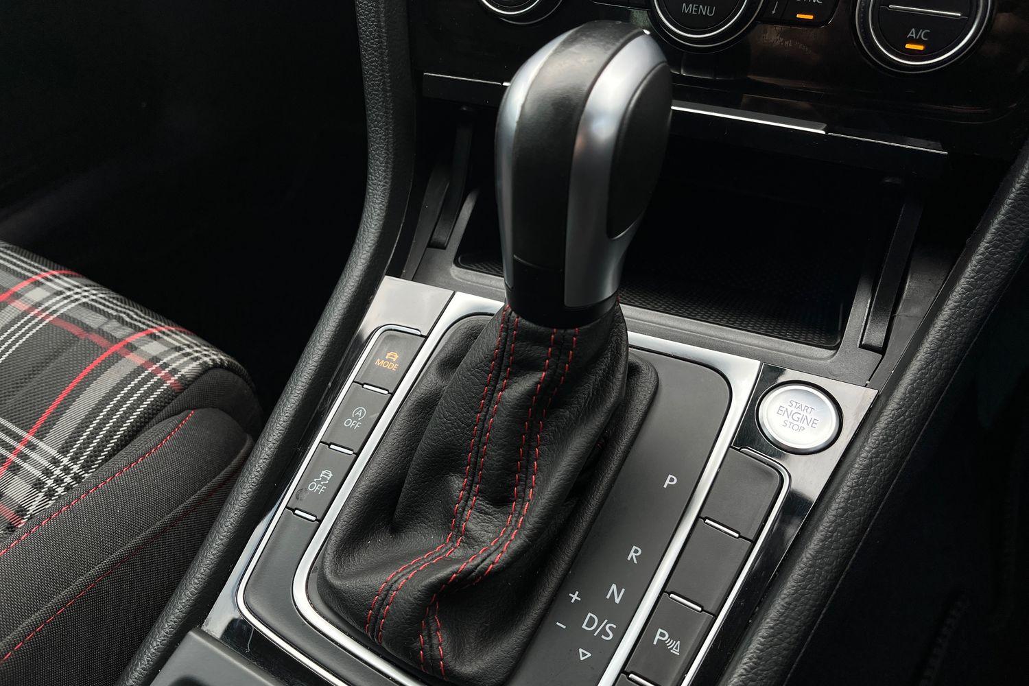 Volkswagen GOLF Photo 24