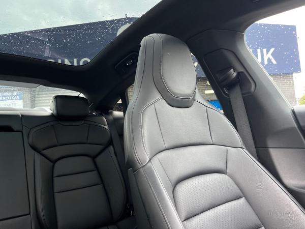 Porsche Taycan Photo autoimg-349839edc123b826cf83b85fe7abac31ad0fc0c4.jpg