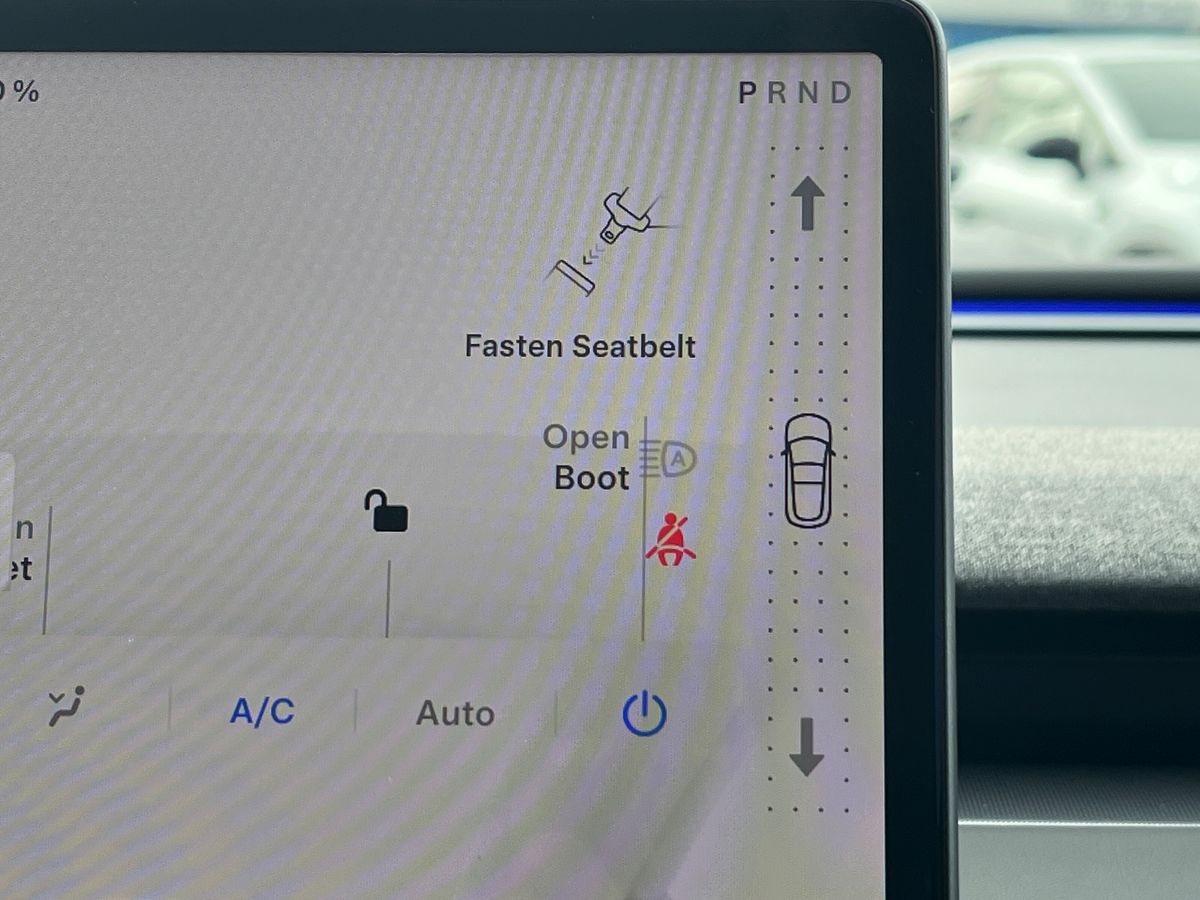 TESLA Model 3 Photo 13