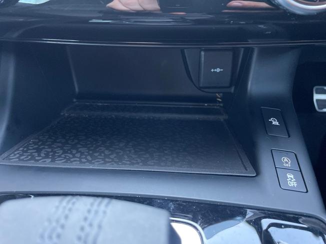 Jaguar E-PACE Photo 32