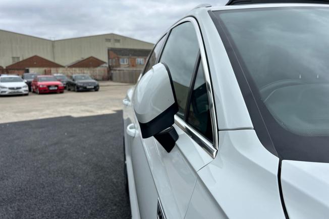 VOLKSWAGEN Touareg Photo 53