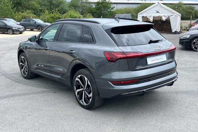 AUDI e-tron Photo 28