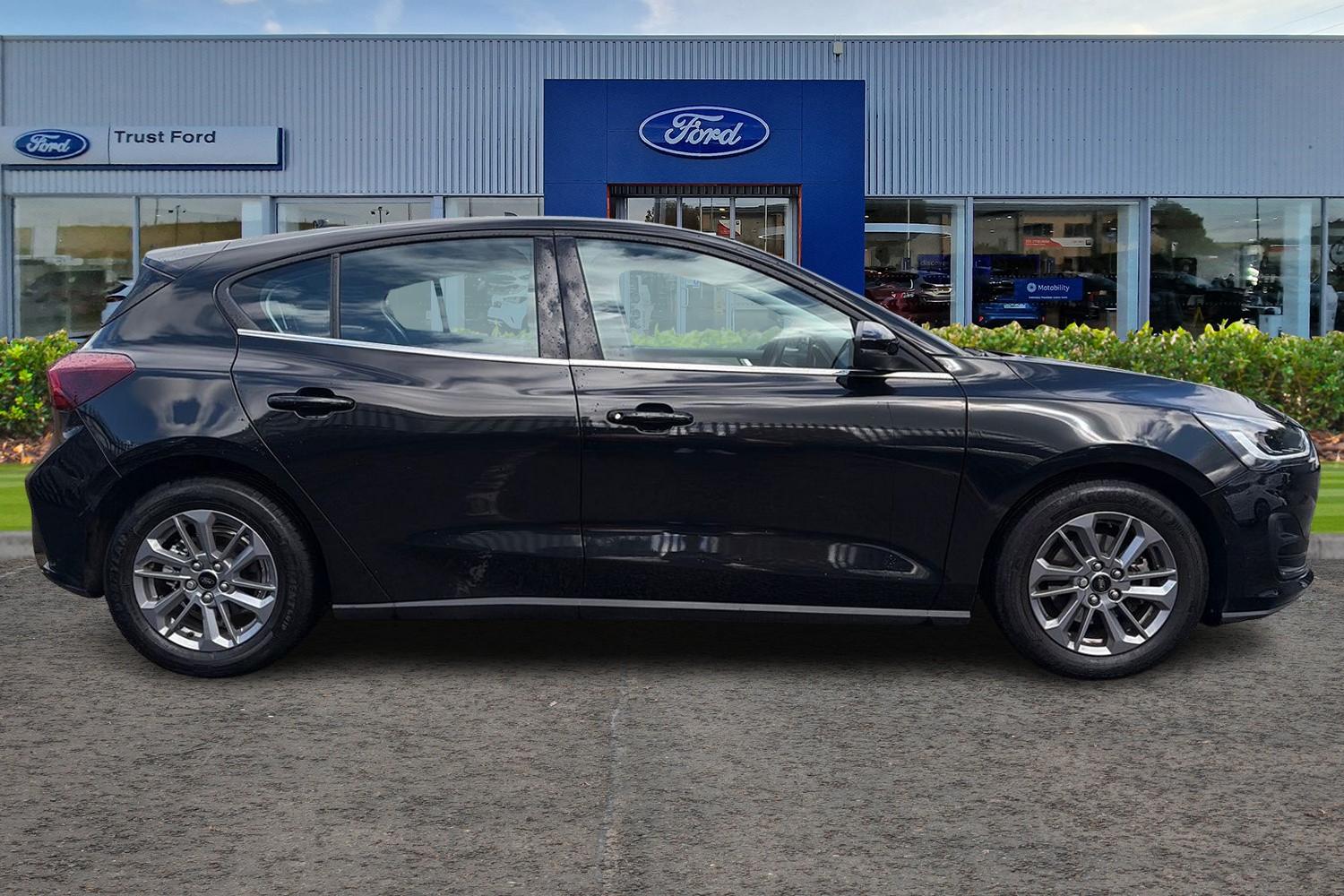 Ford Focus Photo 2