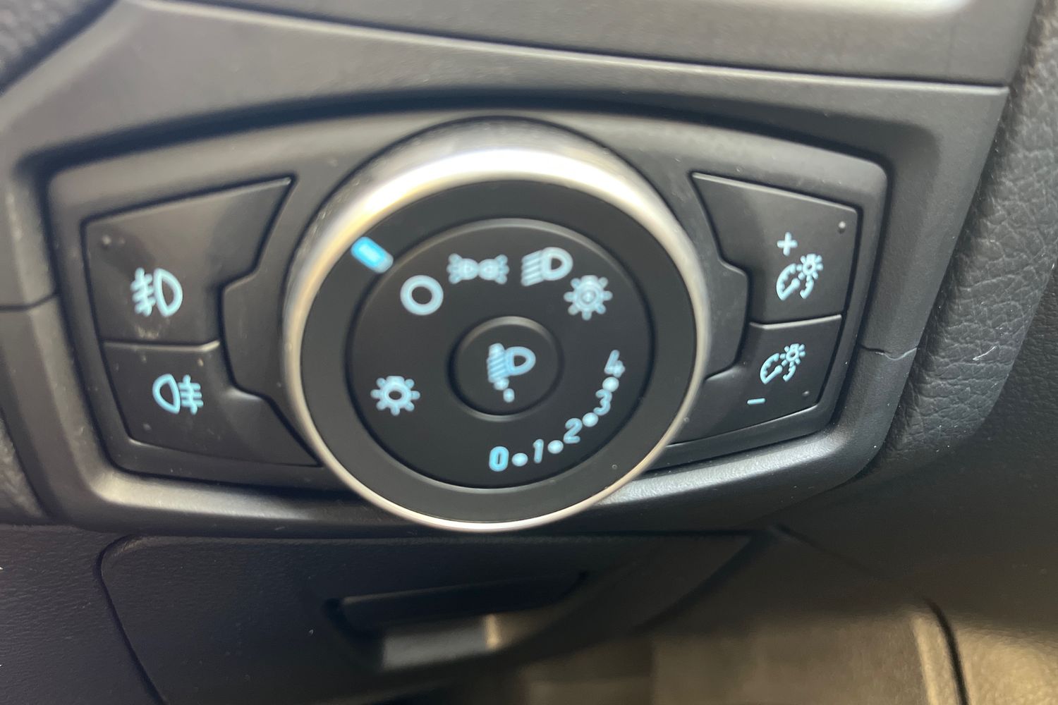FORD FOCUS Photo 29