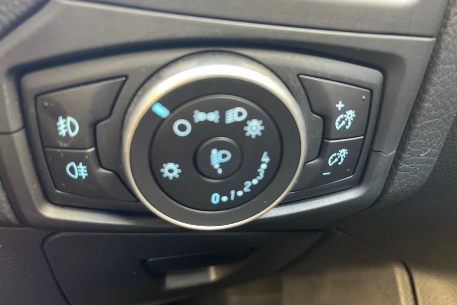 FORD FOCUS Photo autoimg-34aec9c5c83bf4b93c4acc54128229b38258269e.jpg