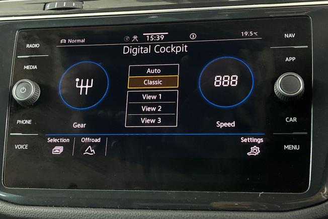 VOLKSWAGEN Tiguan Photo 24