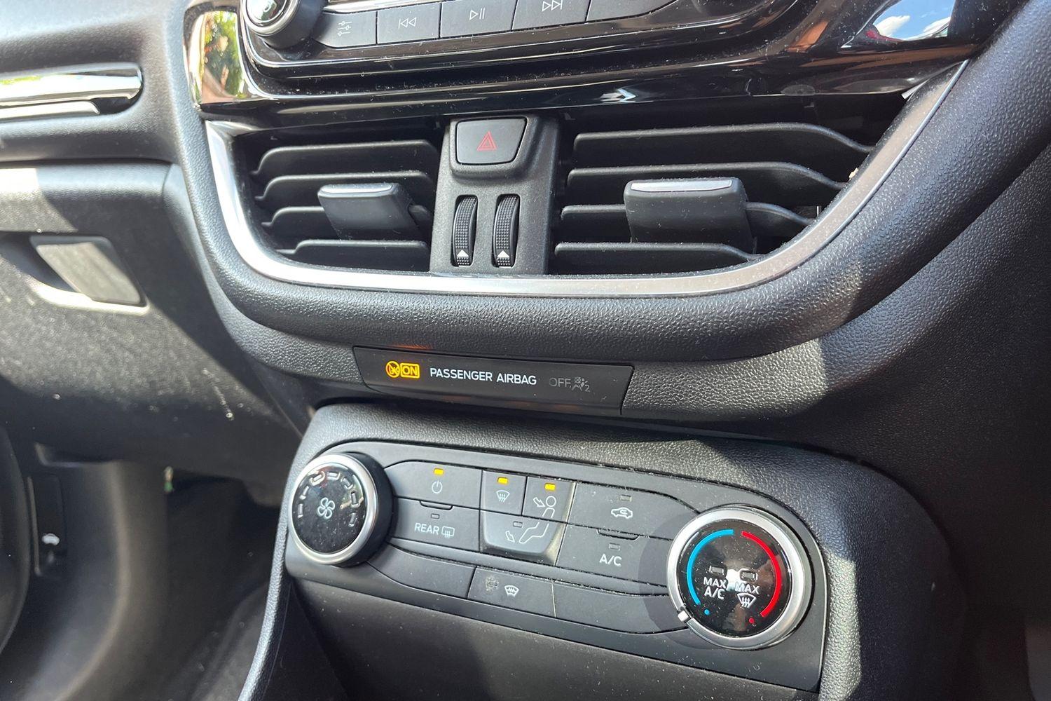 Ford FIESTA Photo 36