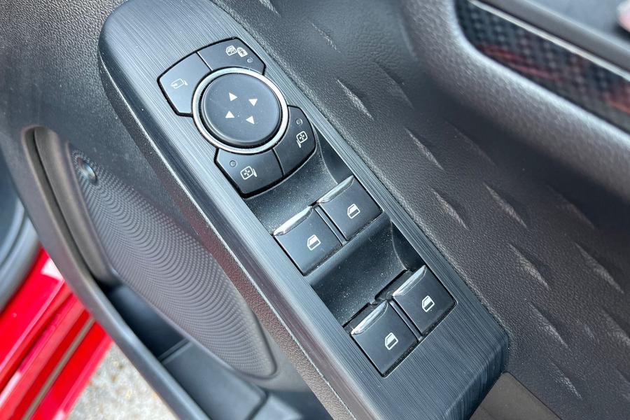 Ford KUGA Photo autoimg-34c93db00d25dc3ca4b9bf17431bf2af4ae1722a.jpg