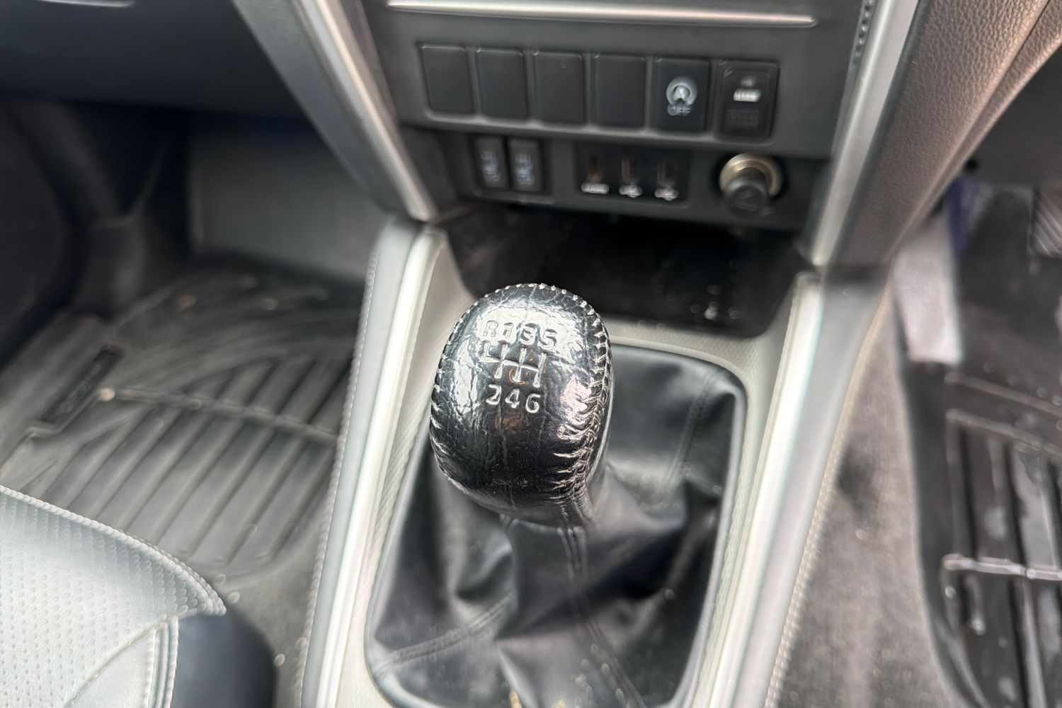 Mitsubishi L200 Photo 33