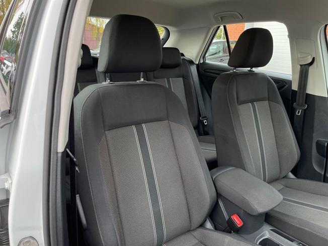 VOLKSWAGEN T-Roc Photo 27