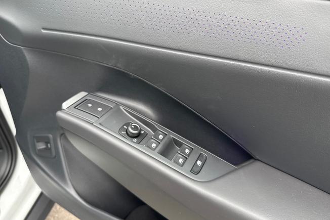 VOLKSWAGEN T-Roc Photo 26