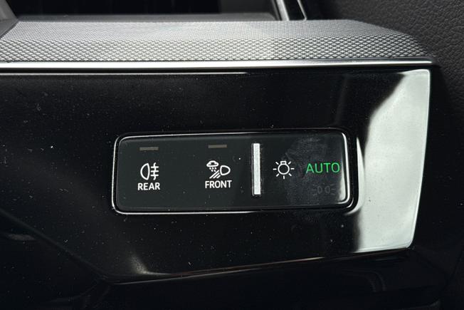 AUDI Q8 E-Tron Photo 32
