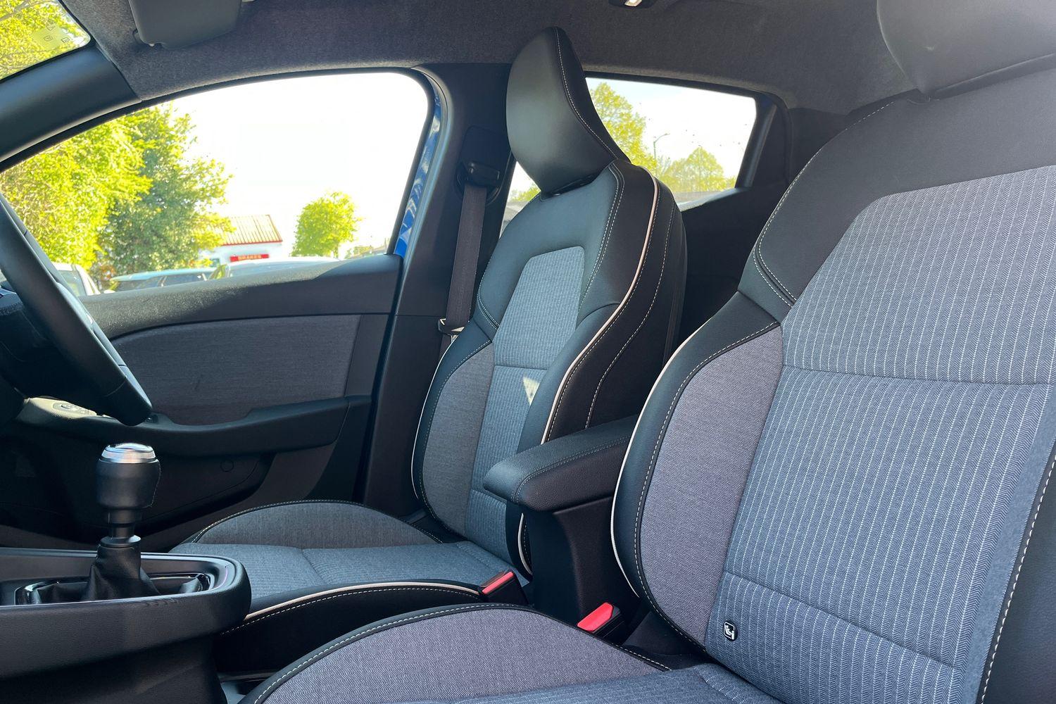 RENAULT CLIO Photo 18