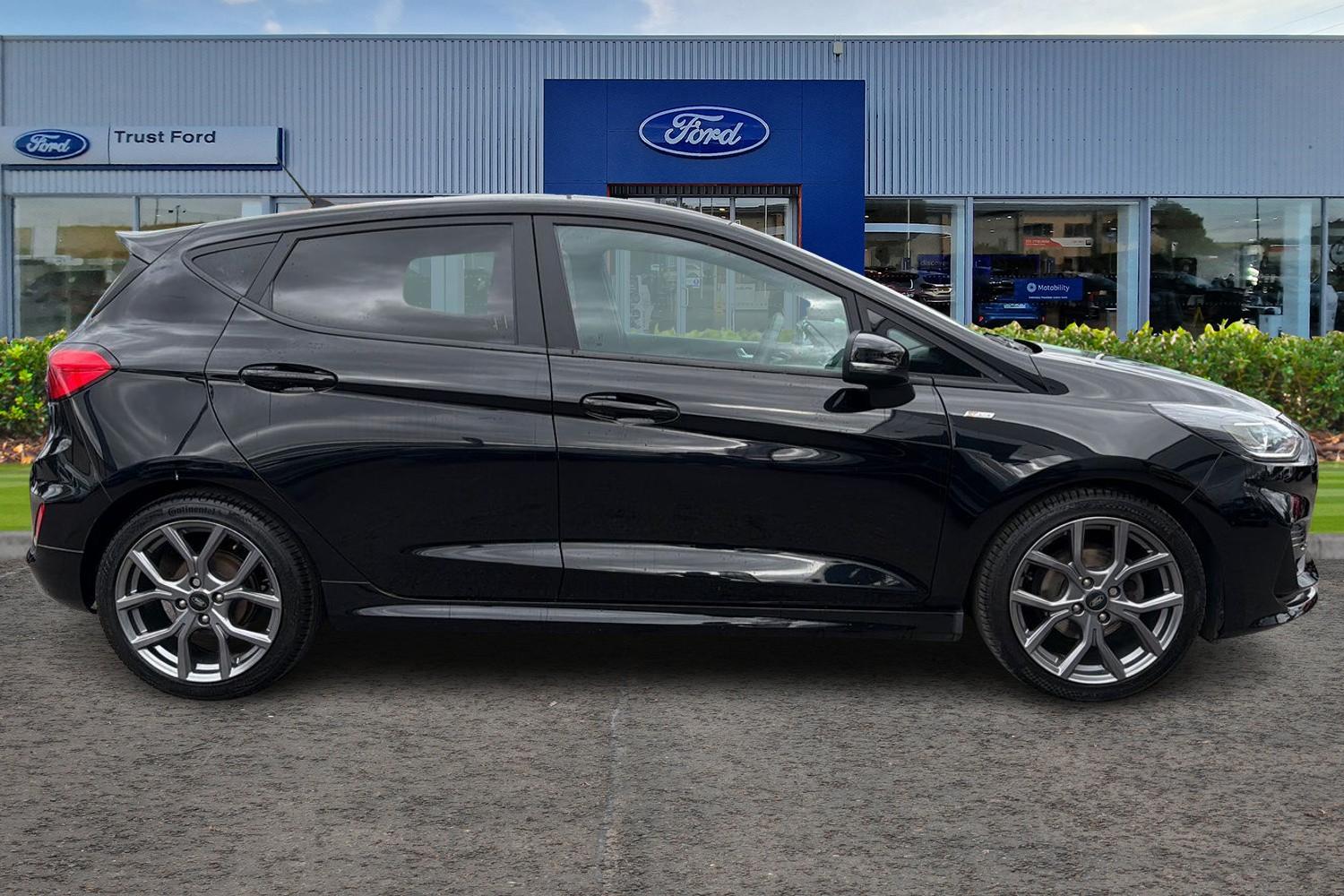 Ford FIESTA Photo 2