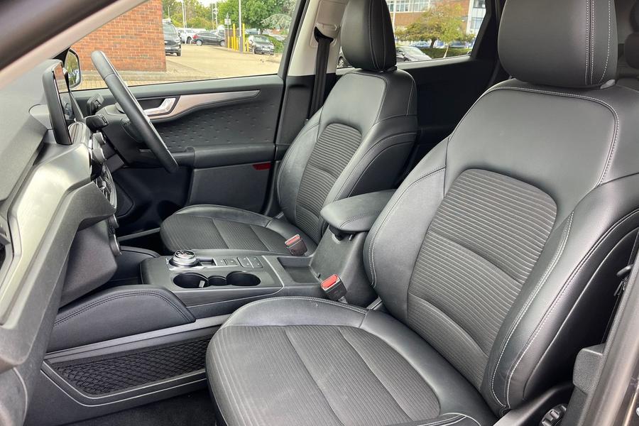 Ford Kuga Photo autoimg-34ecbb826d7476019782a98b937d38accc6403ef.jpg
