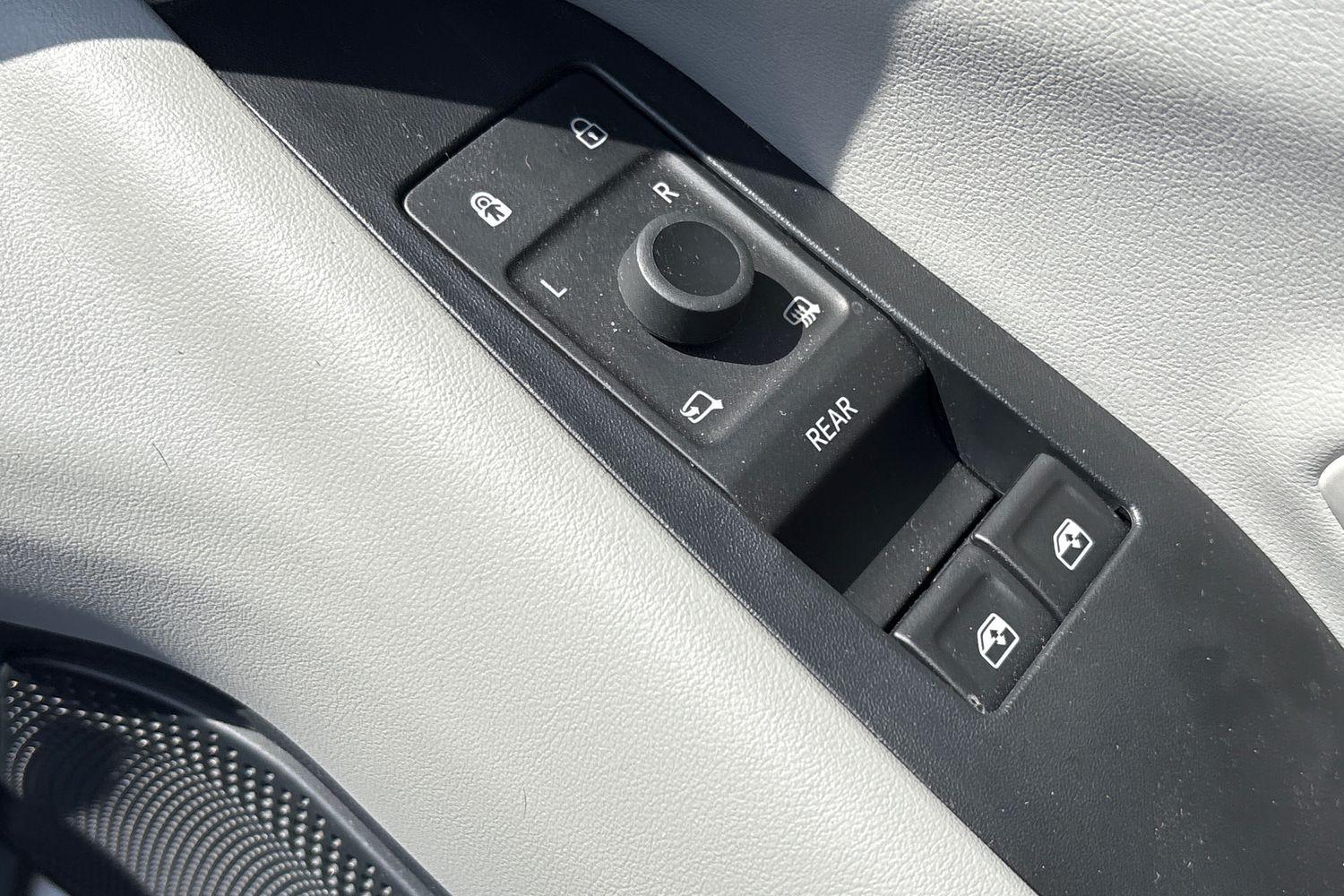 Ford Explorer Photo 18