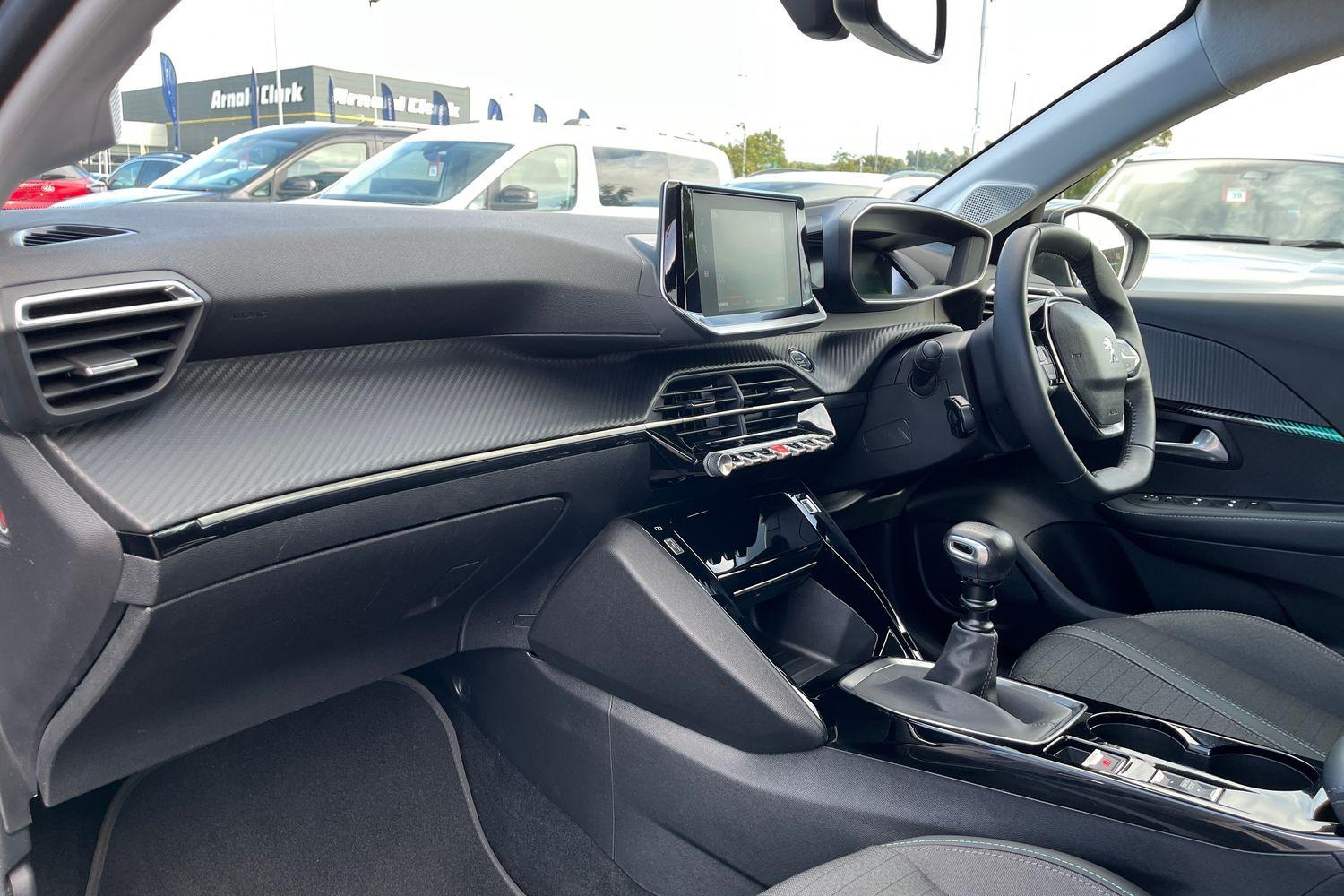 Peugeot 208 Photo 17