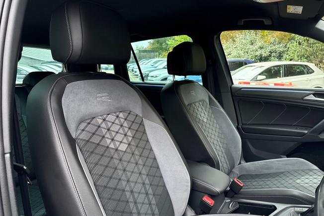 VOLKSWAGEN Tiguan Photo 30