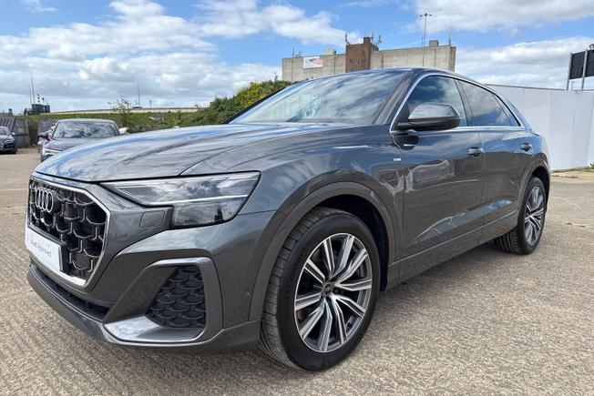 AUDI Q8 Photo 57