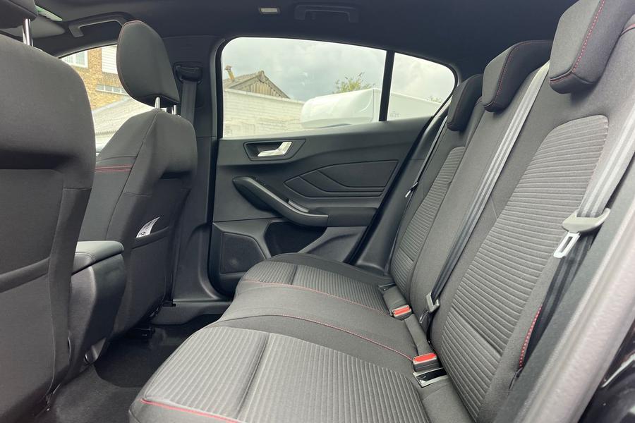 Ford FOCUS Photo autoimg-34fb1e6442337a9972bcfdfdb00436d50ac33291.jpg