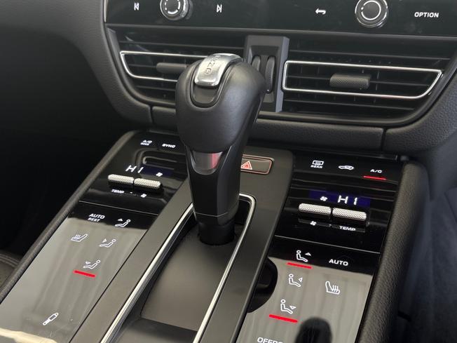 PORSCHE Macan Photo 12