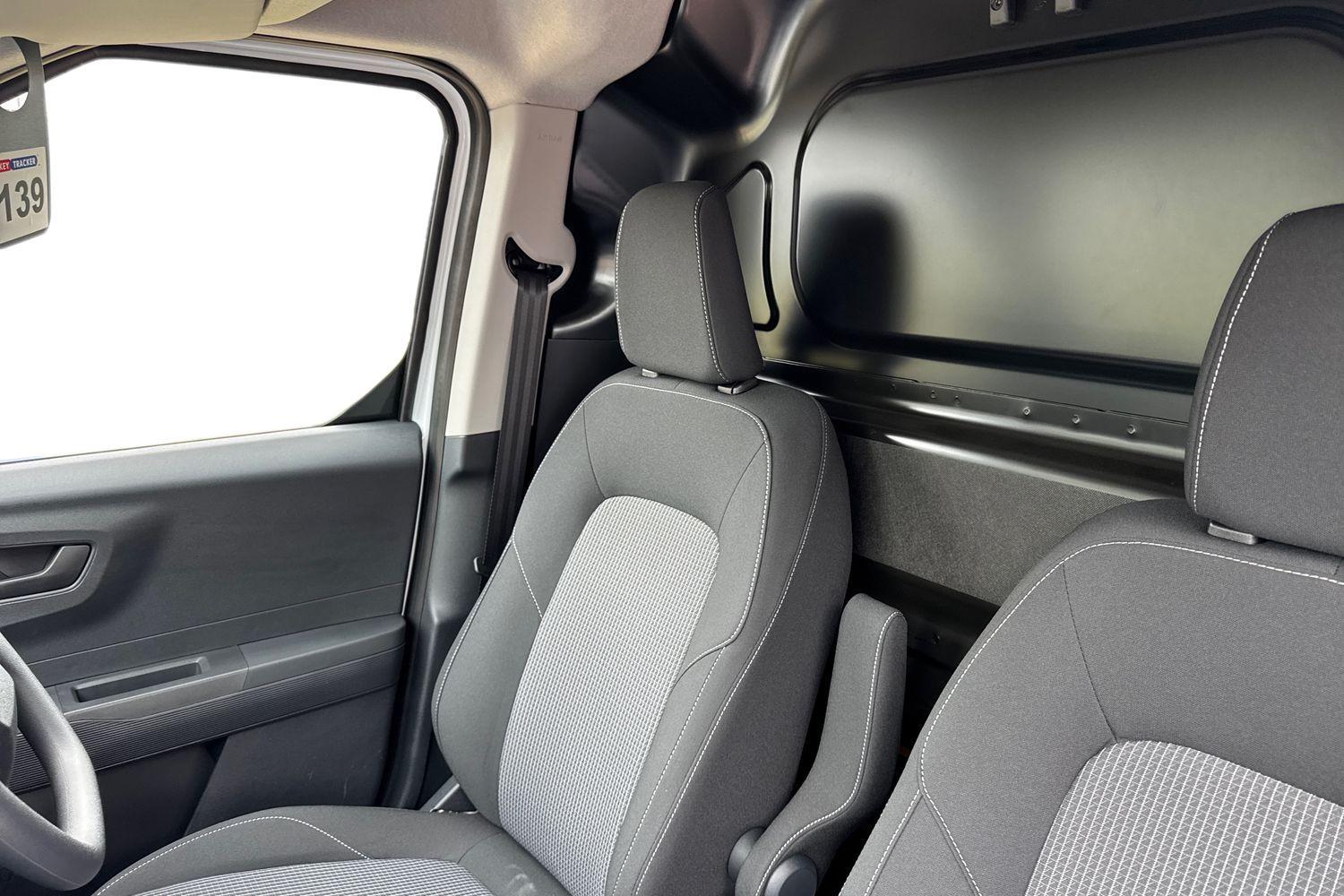 Ford E-TRANSIT COURIER Photo 10