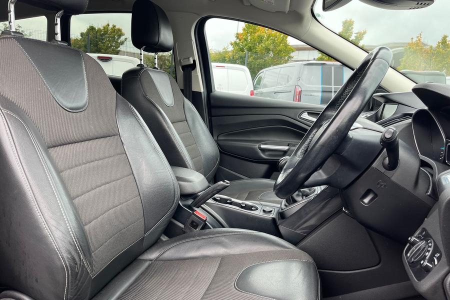 Ford KUGA Photo autoimg-3505bd11d8beb2a0341eb8296ca9fb38e295d423.jpg