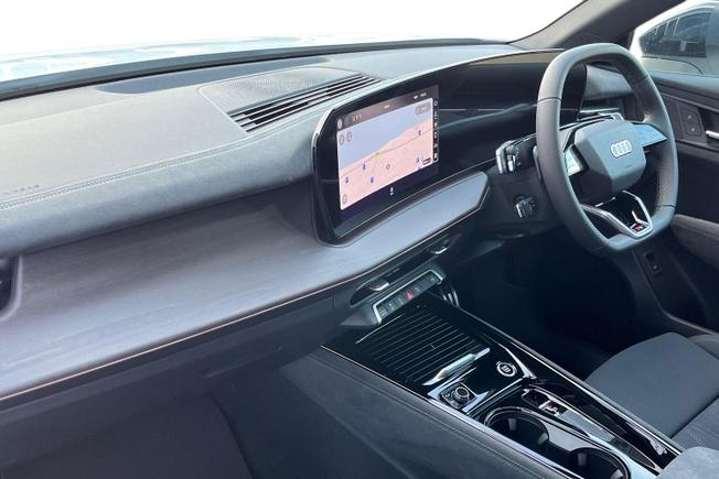 AUDI Q3 Photo 2