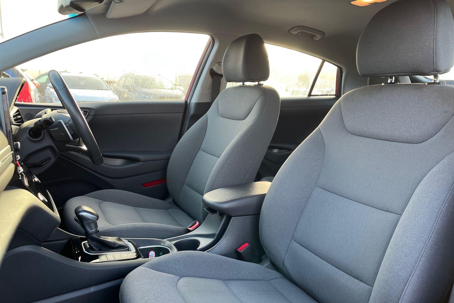 Hyundai IONIQ Photo 18