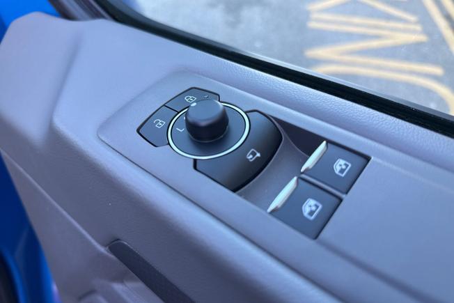 VOLKSWAGEN Transporter Photo 31