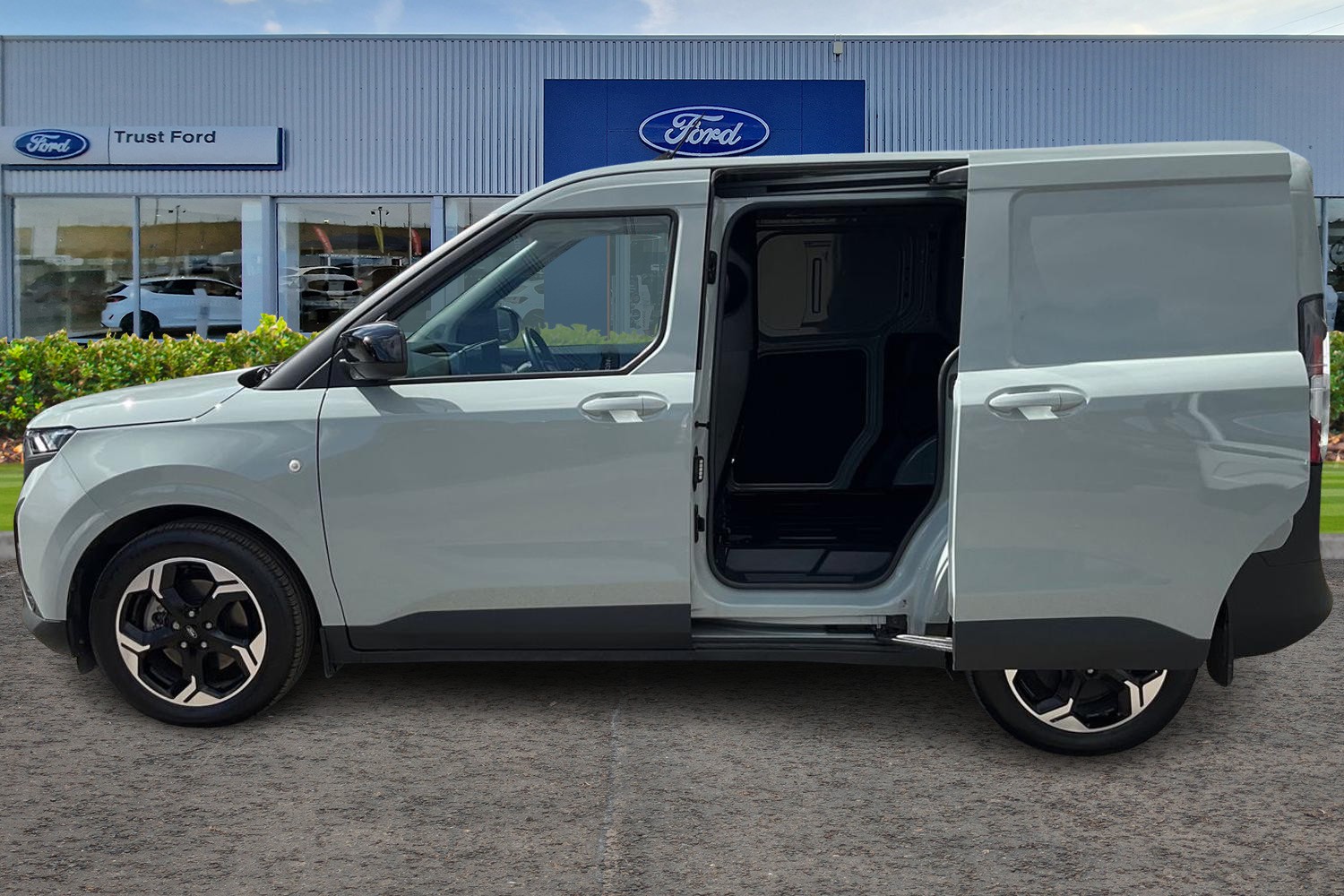 Ford E-TRANSIT COURIER Photo 4