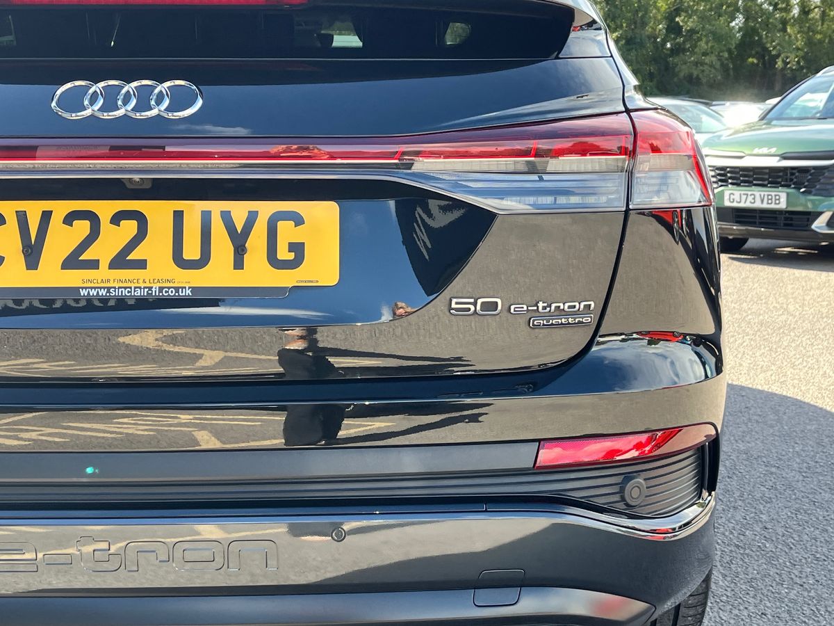 Audi Q4 e-tron Photo 22