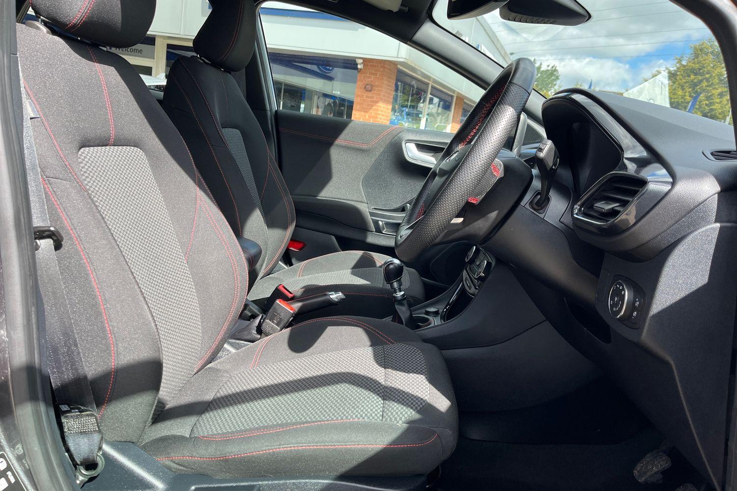 Ford PUMA Photo 16