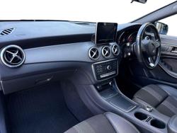 MERCEDES-BENZ CLA Class Photo 2