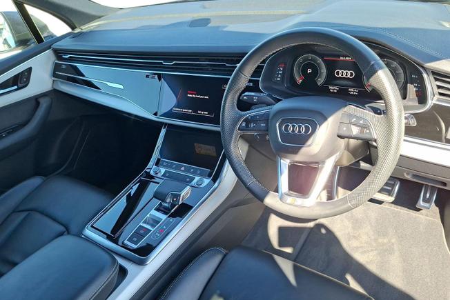 AUDI Q7 Photo 6
