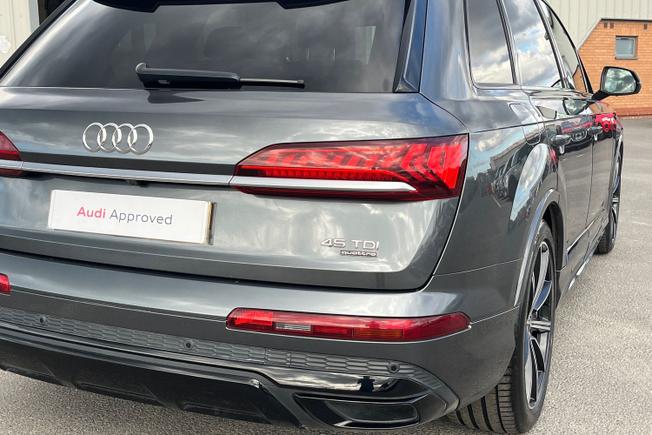 AUDI Q7 Photo 18