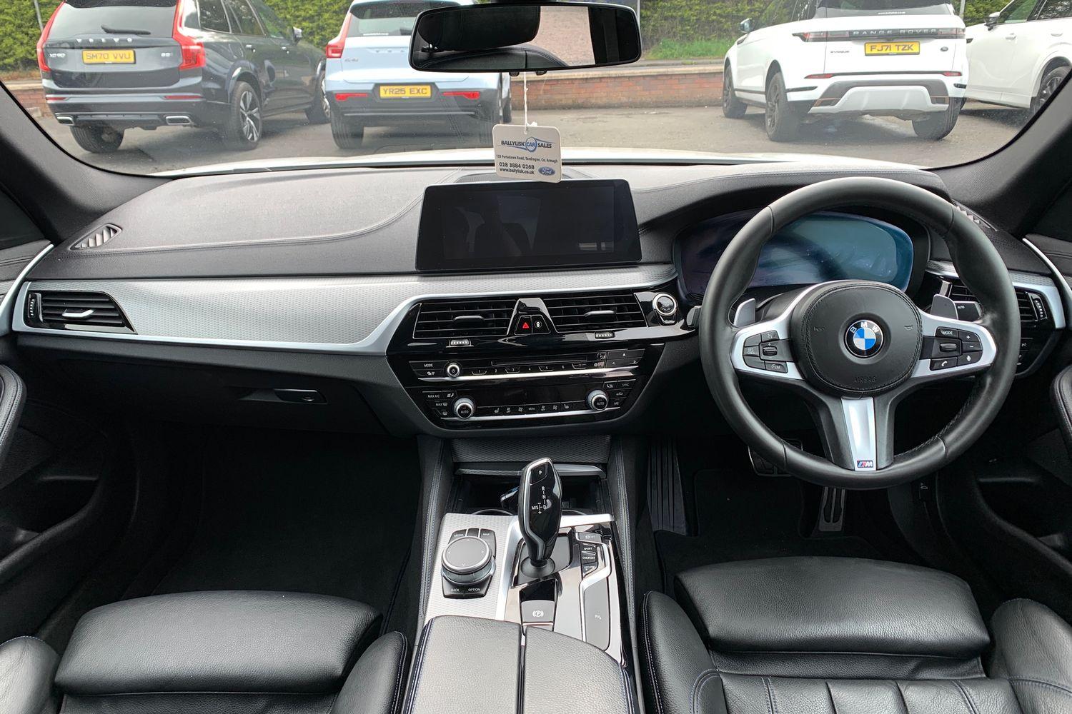 2019 BMW 5 Series 2.0 520d 190PS M Sport Saloon Diesel Auto in White with 66K + Upgraded Lip Kit with Alloys - vehicle photo 11 for sale on PureCar