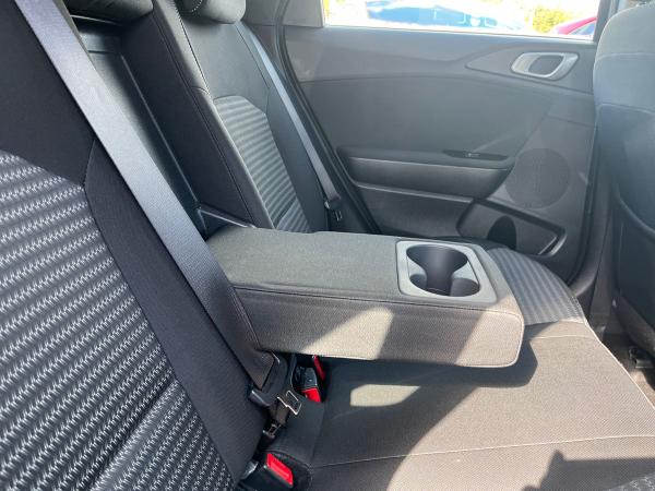 Kia Ceed Photo autoimg-352936475aab5947abd9435b2a8f5b3d301a1ed6.jpg