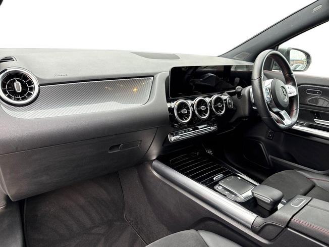 Mercedes-Benz GLA Photo 2