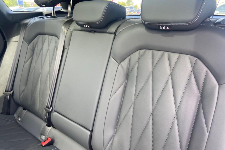 Ford EXPLORER Photo autoimg-3531cebf70f23b436f028b37b91ecfa42d972a8d.jpg