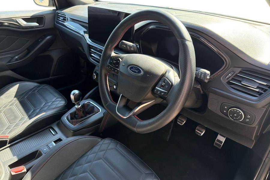 Ford FOCUS Photo autoimg-35368fff2dbba2f8d6927c6a0b1af800dec9ff91.jpg