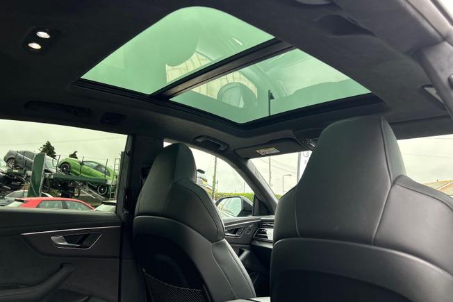 AUDI Rsq8 Photo 46